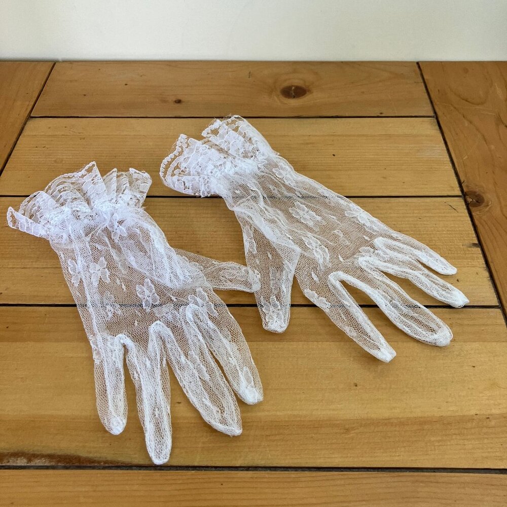 NEW White Lace Wrist-length Formal Gloves